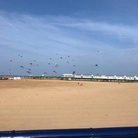 Beach Front Apartment With Free Parking, St Annes Lytham St. Annes Eksteriør bilde